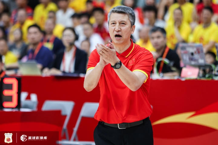 媒体人：这暂停就给崔永熙布置2投篮？退防问题没解决 换防又失误