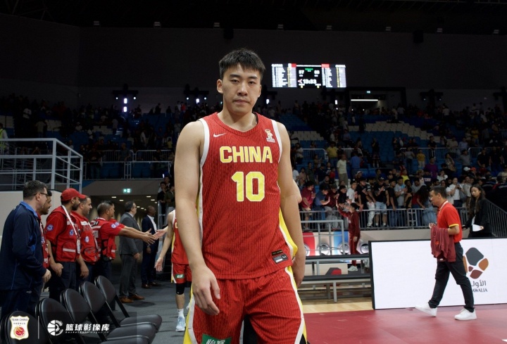 三分没开！王俊杰上半场6投2中&三分2中0得到4分3板